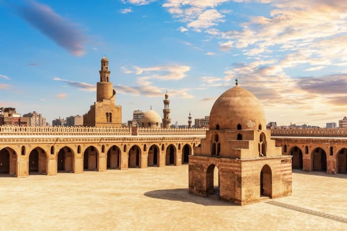 Mezquita de Ibn Tulun Mezquita de Ibn Tulun: Historia y belleza del Cairo islámico