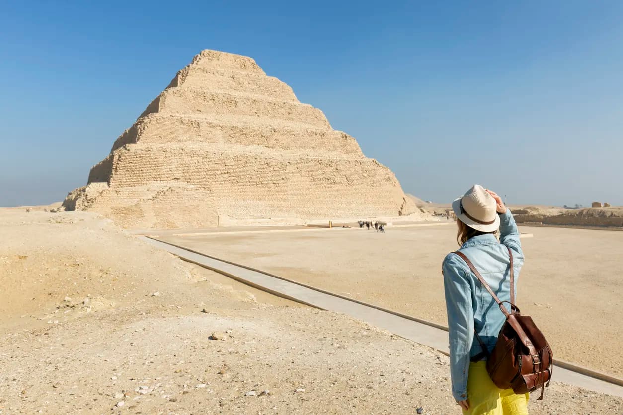 Sakkara en Egipto Sakkara-Guía Completa de la Necrópolis y Pirámide Escalonada