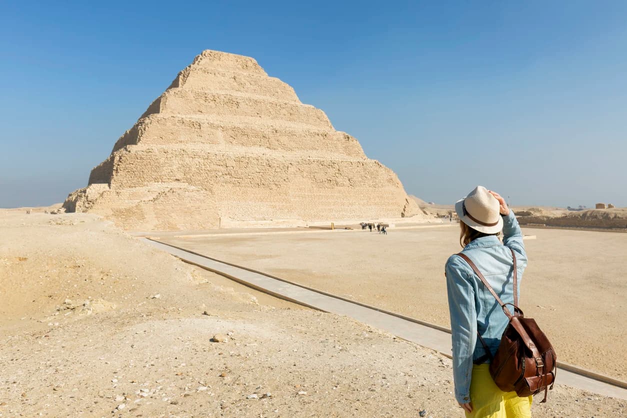 Sakkara en Egipto Sakkara-Guía Completa de la Necrópolis y Pirámide Escalonada