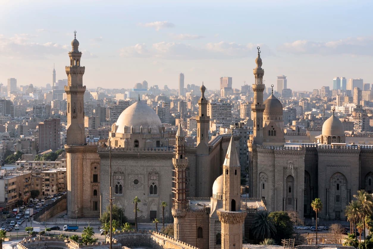 Mezquita del Sultán Hassan en El Cairo Mezquita del Sultán Hassan: La Joya Mameluca de El Cairo